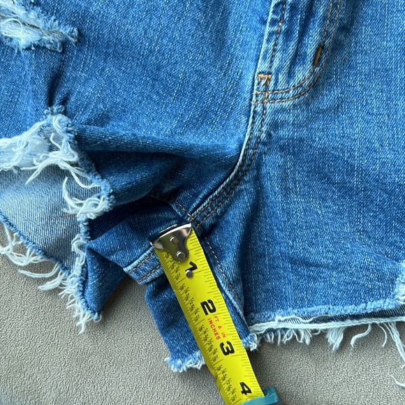 Old Navy distressed mid-rise boyfriend shorts size 6 B37 - Picture 9 of 9